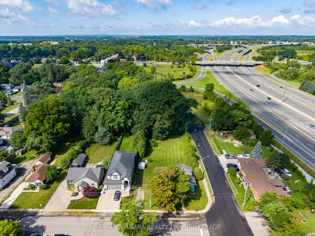 Detached at 5469 Prince Edward Avenue, Niagara Falls, ON L2G 5H7
