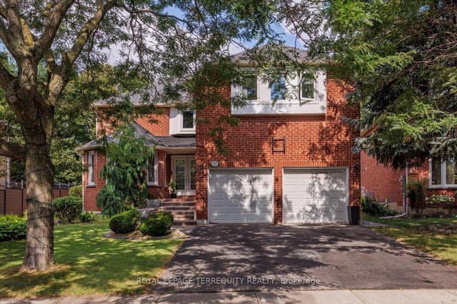 Detached at 1207 Dogwood Crescent, Oakville, ON L6J 7J2