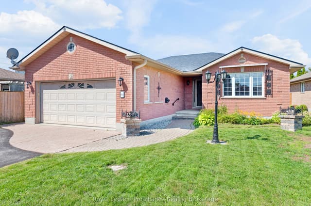 Detached at 4 Wilmot Court, Belleville, ON K8P 5H1