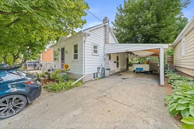 Detached at 27 Royce Avenue, Brampton, ON L6Y 1J6