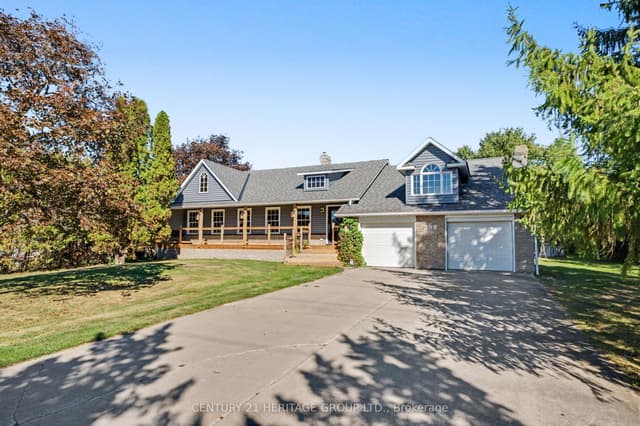 Detached at 390 Sydenham Road, Hamilton, ON L9H 5E2