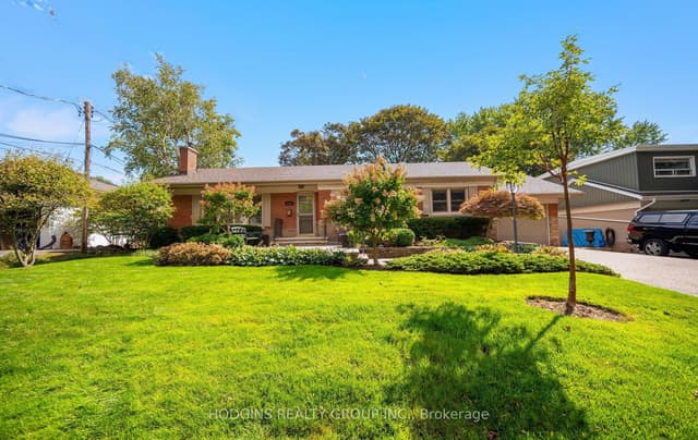 Detached at 4334 Spruce Avenue, Burlington, ON L7L 1L5