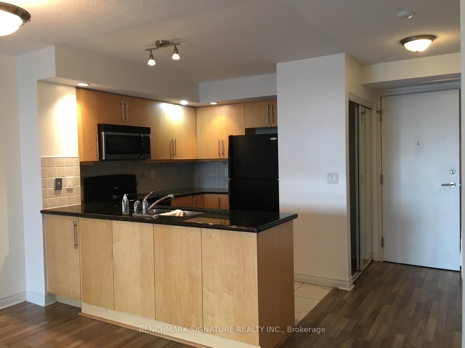 Suite 506 · Floor 5, Unit 506 · 33 Cox Blvd