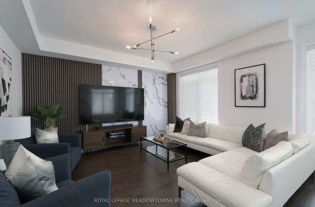 Att/Row/Townhouse at 3215 William Coltson Avenue, Oakville, ON L6H 0X1
