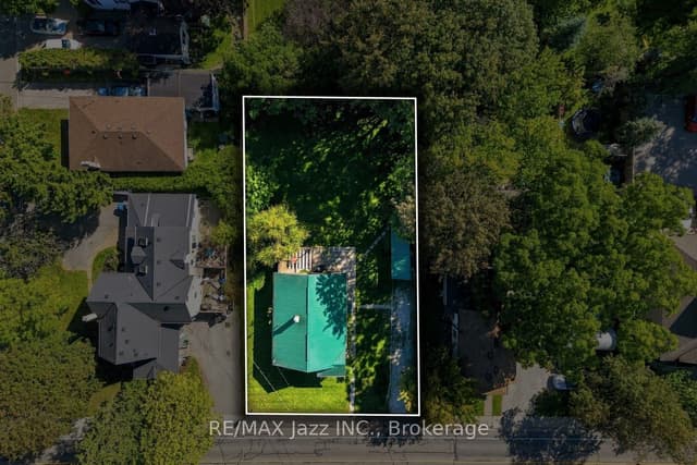 Detached at 388 Eagle Street, Newmarket, ON L3Y 1K4