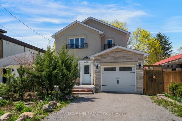 Detached at 108 Olde Bayview Avenue, Richmond Hill, ON L4E 3C7