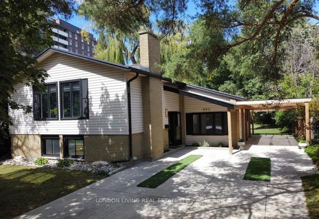 Detached at 890 Viscount Road, London South, ON N6J 2C9