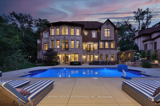 Detached at 1459 Stavebank Road, Mississauga, ON L5G 2V5