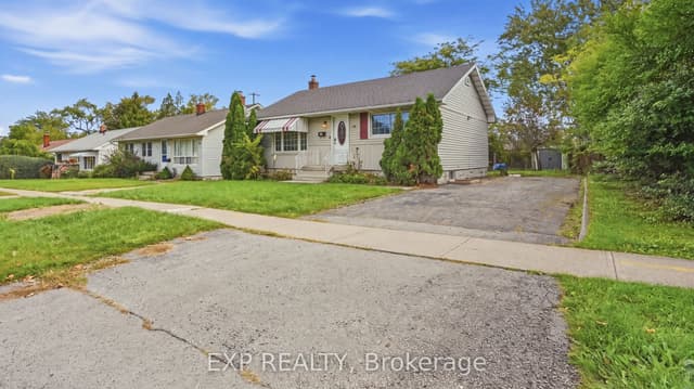 Detached at 123 Jacobson Avenue, St. Catharines, ON L2T 3A6