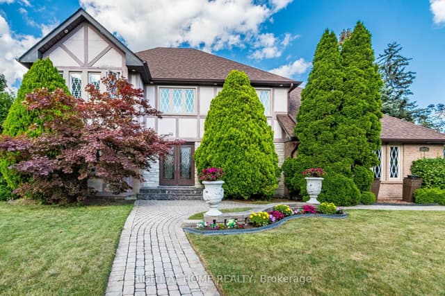 Detached at 2029 Saint Andrew's Place, Mississauga, ON L5H 4E5