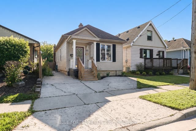 Detached at 764 Curry Street, London East, ON N5Y 1N6