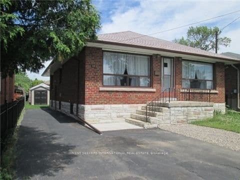 Detached at 943 Ninth Street Lower, Mississauga, ON L5E 1S2