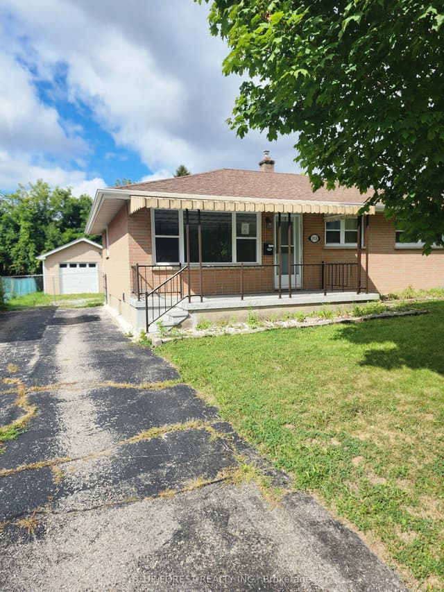 Detached at 1918 Duluth Crescent, London East, ON N5V 1H7