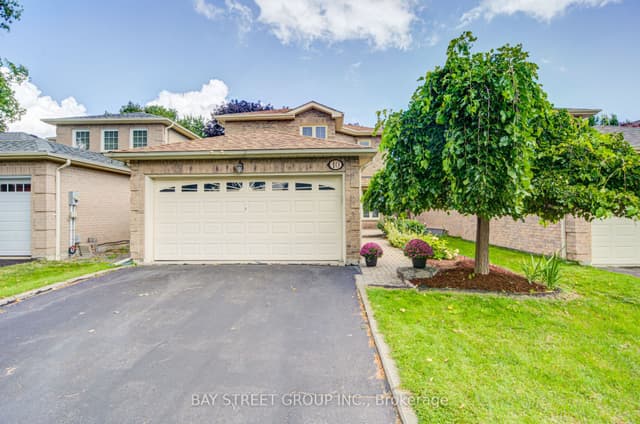 Detached at 10 Hemingford Place, Whitby, ON L1R 1G1