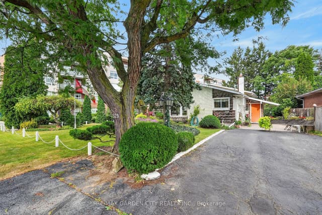 Detached at 529 Carlton Street, St. Catharines, ON L2M 4X6