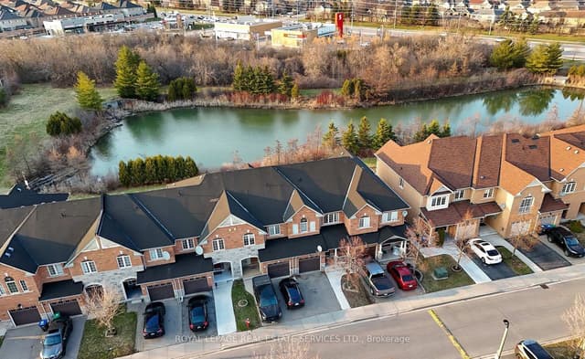 Att/Row/Townhouse at 26 Bay Breeze Drive, Brampton, ON L6R 0M1