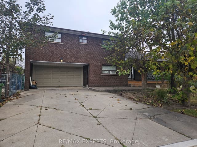 Detached at 1 Byworth Boulevard, Toronto, ON M9R 1W8, Toronto W09