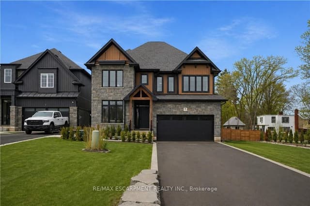 Detached at 7 Bartlett Avenue, Grimsby, ON L3M 5N7