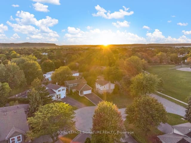 Detached at 552 Brock Court, Milton, ON L9T 3B2
