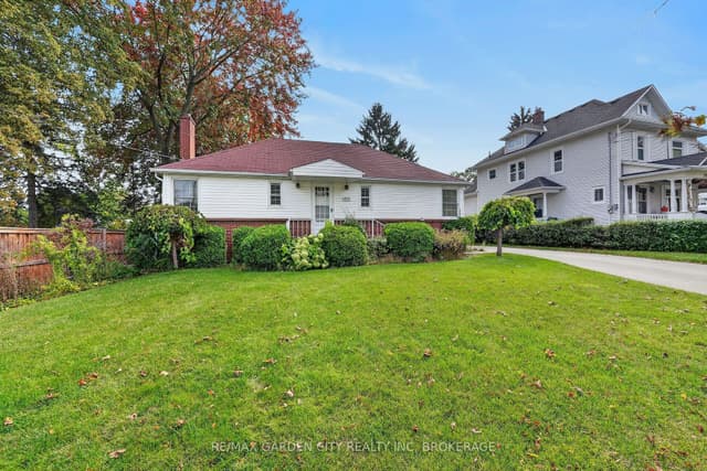 Detached at 1571 Pelham Street, Pelham, ON L0S 1E3