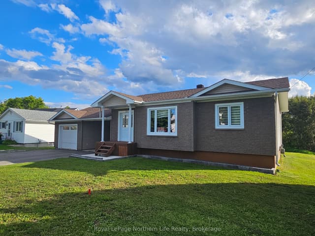 Detached at 152 PINE Street W, Temiskaming Shores, ON P0J 1P0