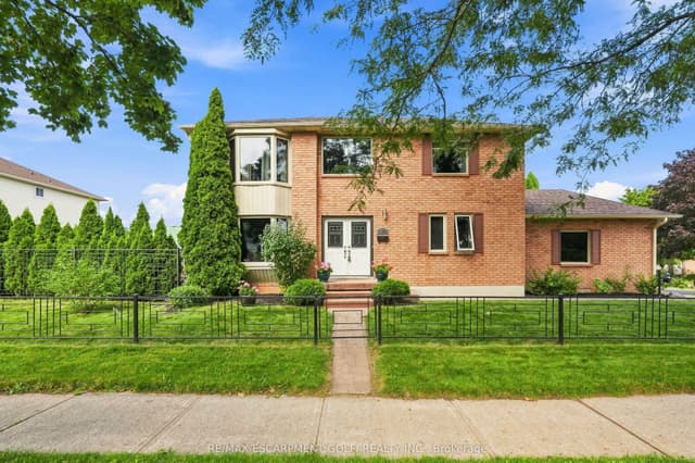 Detached at 138 Livingston Avenue, Grimsby, ON L3M 4X1