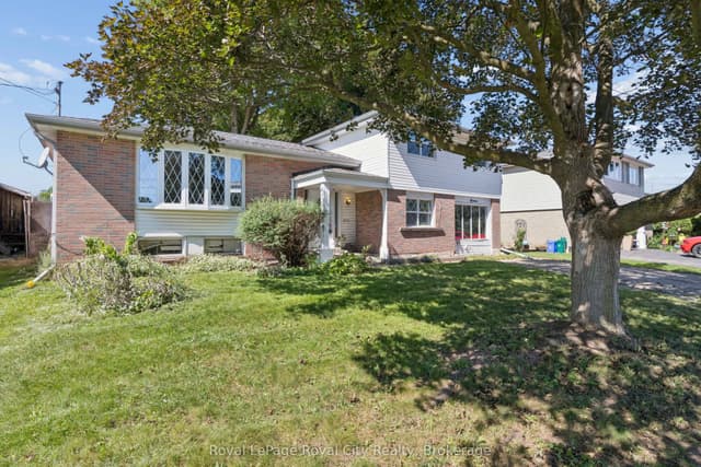 Detached at 16 Heather Court, Halton Hills, ON L7G 2R6