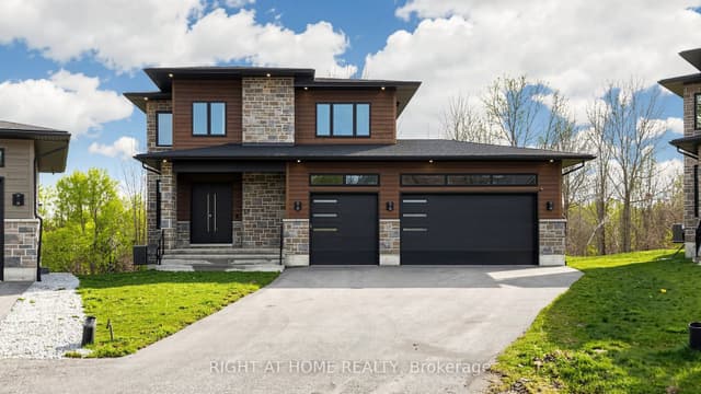 Detached at 14 Dixon Court, Barrie, ON L4N 7H1