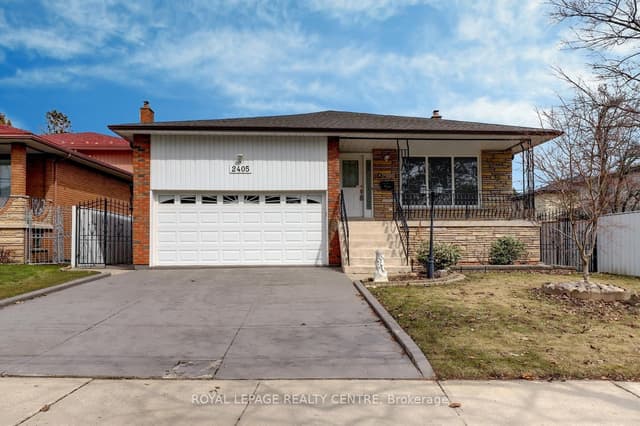 Detached at 2405 Rosemary Drive, Mississauga, ON L5C 1X1