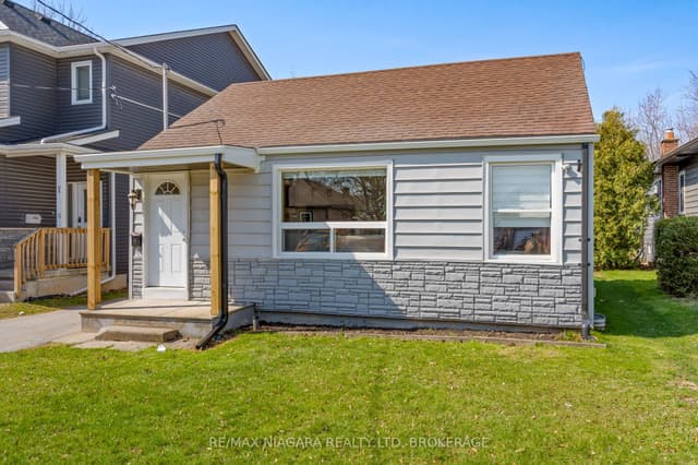 Detached at 50 Merigold Street, St. Catharines, ON L2S 2N5