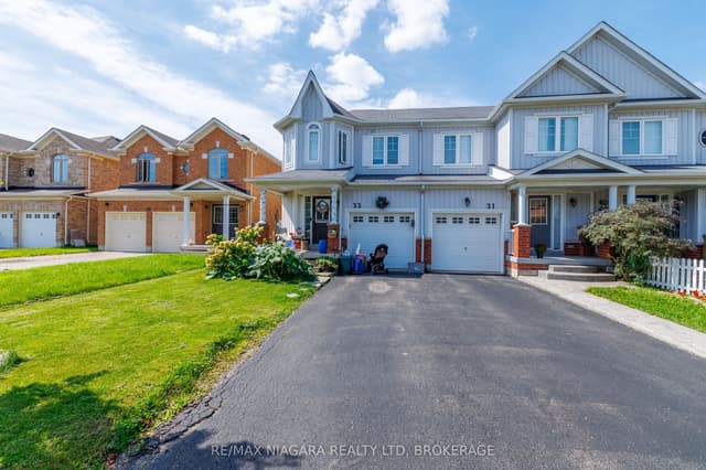 Att/Row/Townhouse at 33 COLONEL LYALL Street, St. Catharines, ON L2P 0B3