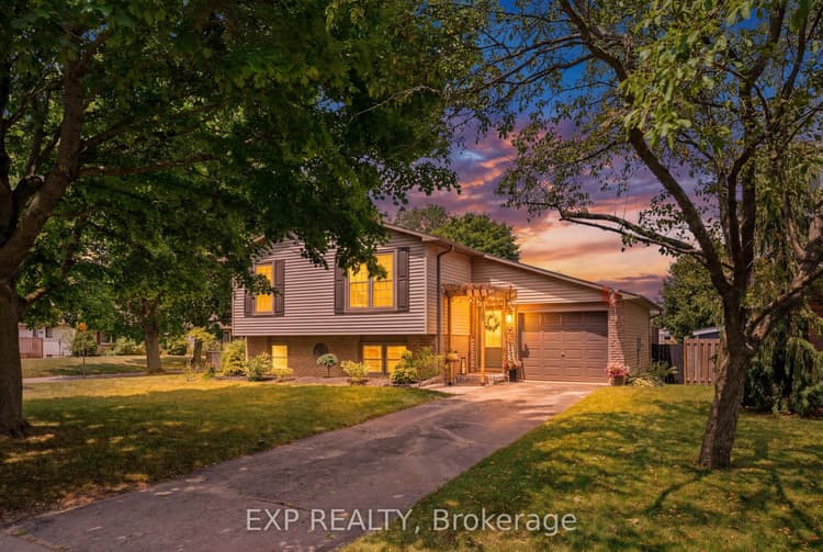 72 Crestlynn Crescent