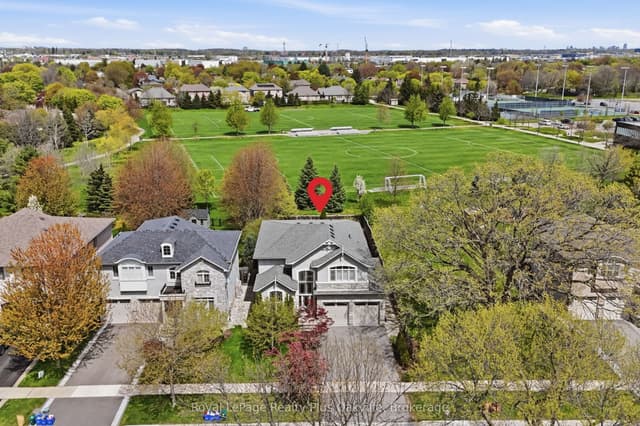 Detached at 2363 Yolanda Drive, Oakville, ON L6L 2H9