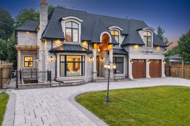 Detached at 2115 Rebecca Street, Oakville, ON L6L 2A4