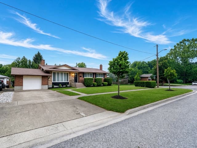 Detached at 25 Clearview Heights, St. Catharines, ON L2T 2W2