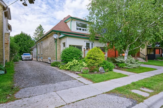 Detached at 20 Maple Street, St. Thomas, ON N5R 1Y9