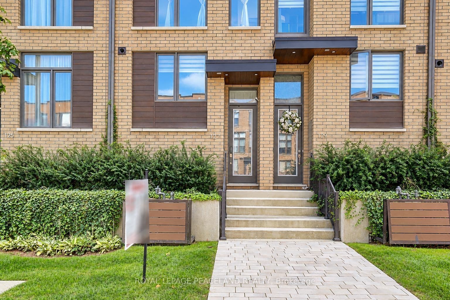 127 Green Gardens Boulevard in M6A