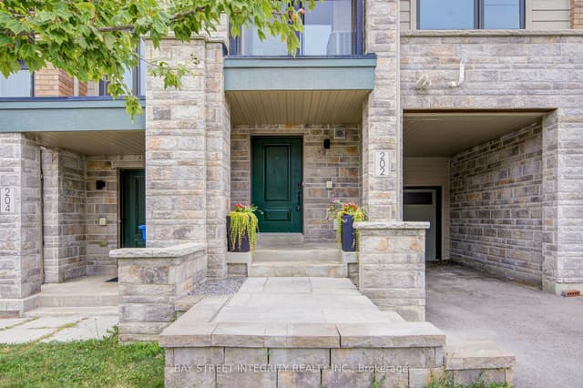 Att/Row/Townhouse at 202 Vivant Street, Newmarket, ON L3X 0K7