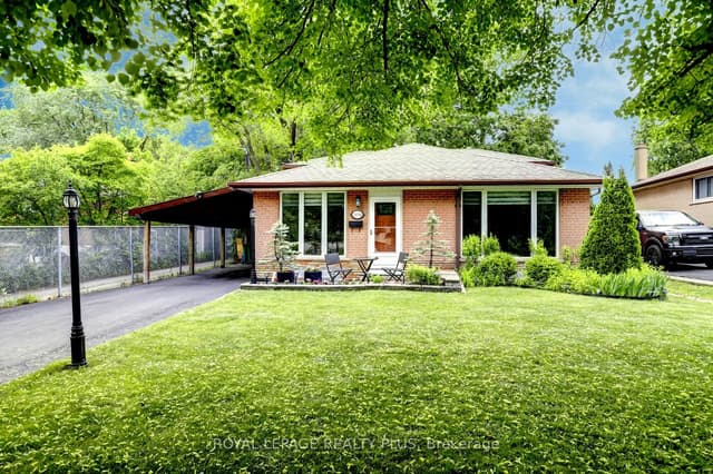 Detached at 2694 Truscott Drive, Mississauga, ON L5J 2B7