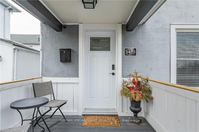 Detached at 5429 Second Avenue, Niagara Falls, ON L2G 3M1