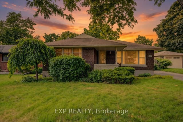 Detached at 244 Royal Street, Waterloo, ON N2J 2J2
