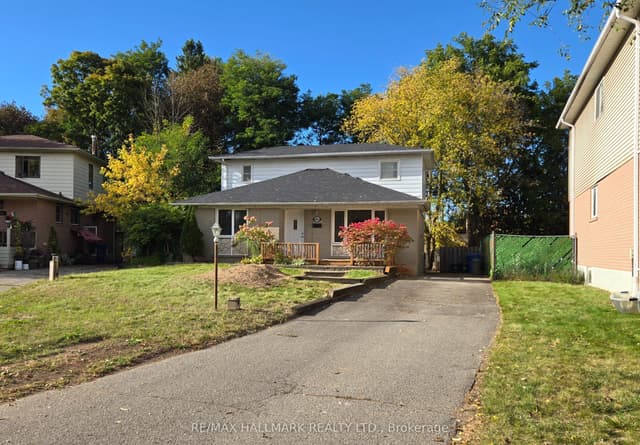 Detached at 46 Collins Crescent, Aurora, ON L4G 2W2