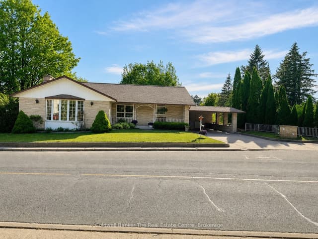 Detached at 815 Muskoka Road N, Gravenhurst, ON P1P 1C2