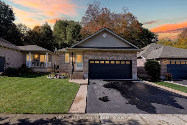 Detached at 10 Potters Way, Woodstock, ON N4S 8Z5