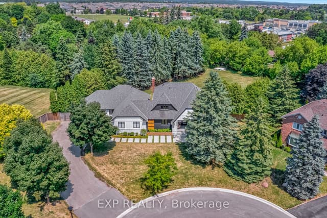 Detached at 17 Chamberlain Court, King, ON L0G 1N0
