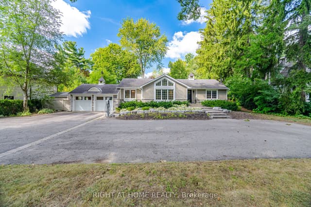 Detached at 1037 Lakeshore Road W, Oakville, ON L6L 1E7