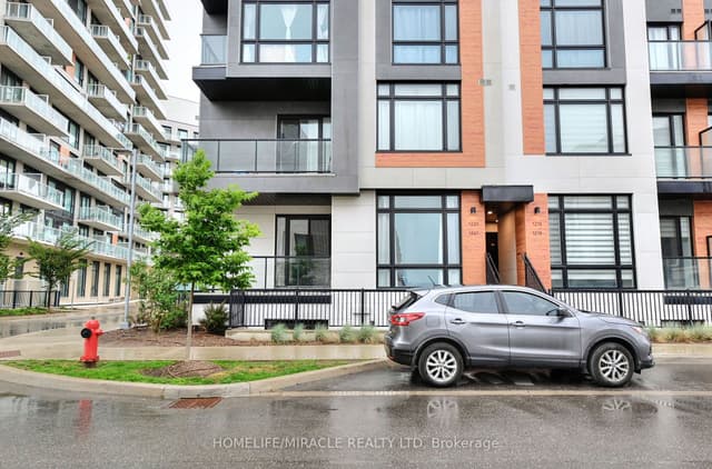 Condo Townhouse at 8 David Eyer Road 1221, Richmond Hill, ON L4S 0N5