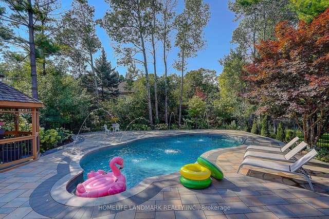 Detached at 1061 Nellie Little Crescent, Newmarket, ON L3X 3E3