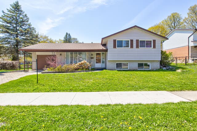 Detached at 557 Glen Manor Boulevard, Waterloo, ON N2L 4T7