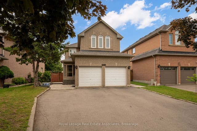 Detached at 5453 Middleport Crescent, Mississauga, ON L4Z 3V2